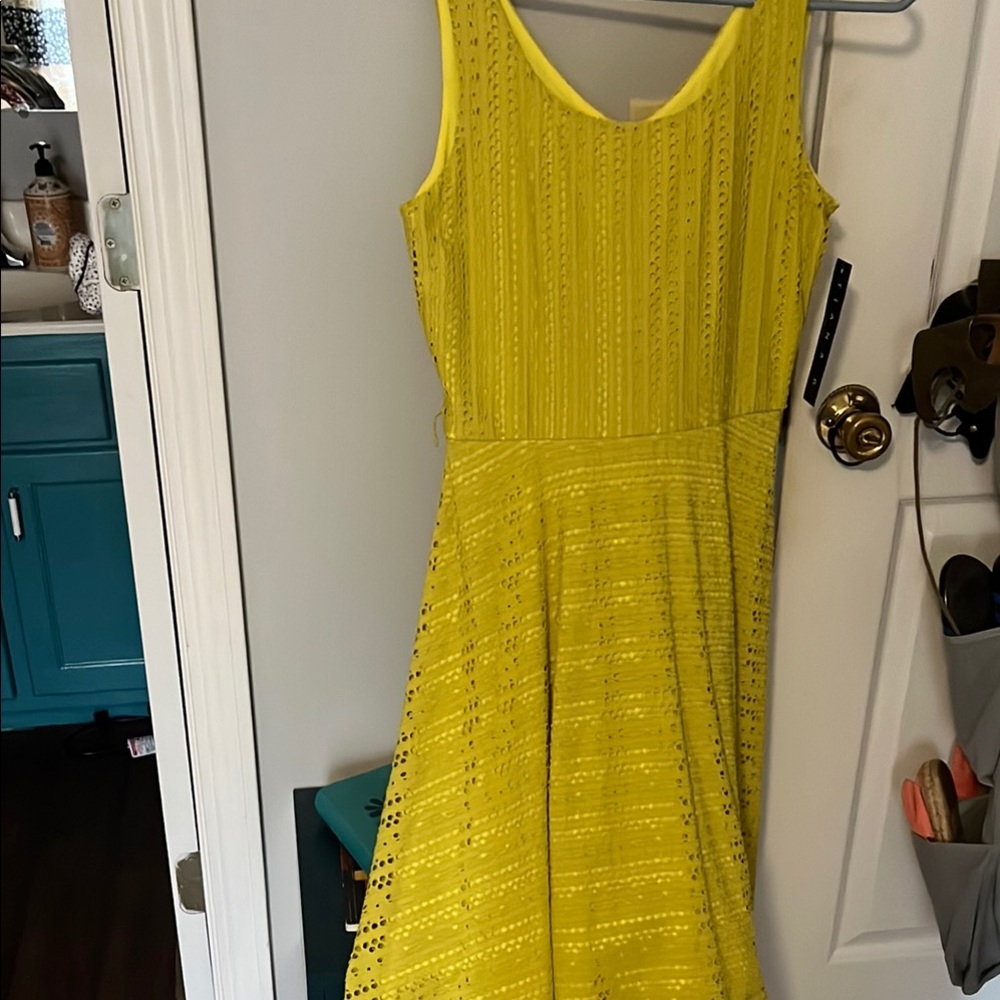 Tiana B Yellow/ lime color Tiered Midi Dress Scoop Neck Sleeveless